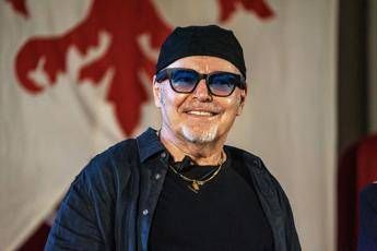 Vasco Rossi, in pieno tour annuncia 10 nuove date per il 2026