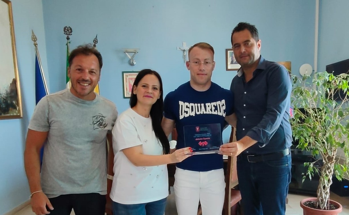 Gela, il  pluripremiato Antonio Capurro ricevuto in Municipio