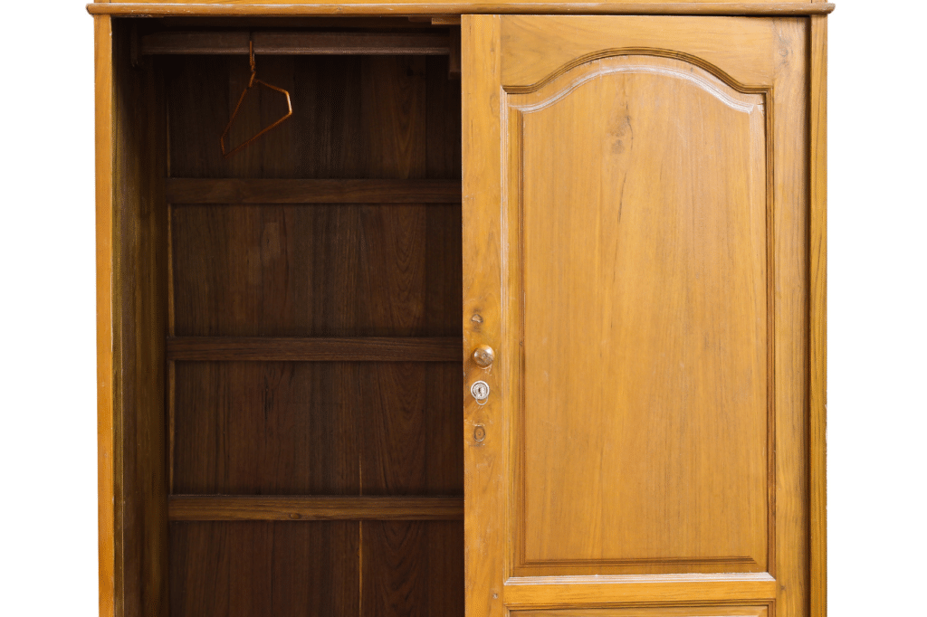 L’associazione culturale teatrale San Cataldo cerca suppellettili e mobili per arricchire le scenografie teatrali