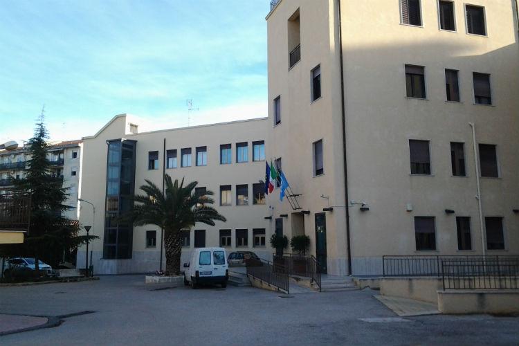 Tentato ingresso armato al Tribunale per i Minorenni di Caltanissetta: denunciato un 61enne