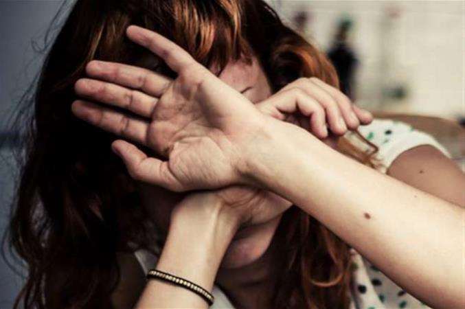 Caltanissetta, ottantenne picchia la compagna: costole fratturate e lividi. Intervento dei Carabinieri e corsa al pronto soccorso. La violenza non ha età