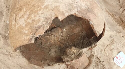 A Gela eccezionale scoperta: ritrovata necropoli con bimbi sepolti dentro grosse anfore