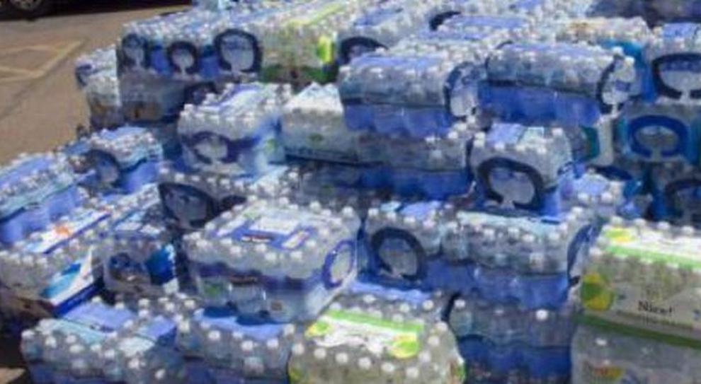 Acqua minerale esposta al sole: il Codacons denuncia pratica pericolosa e invita i cittadini a segnalare