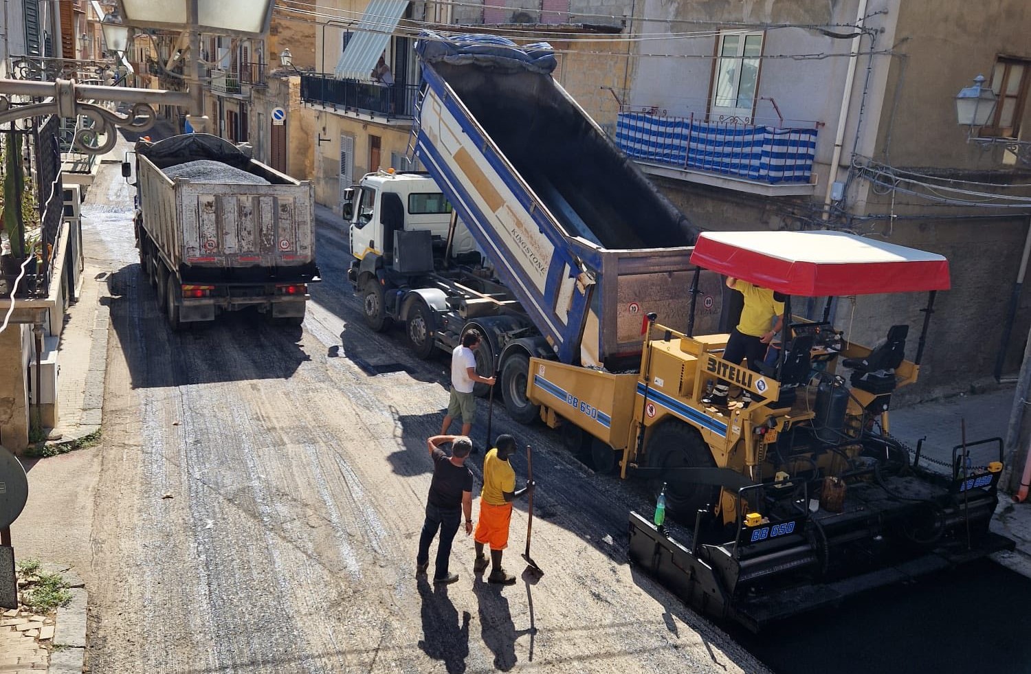Sommatino. Proseguono i lavori di rifacimento del manto stradale di via Trabia