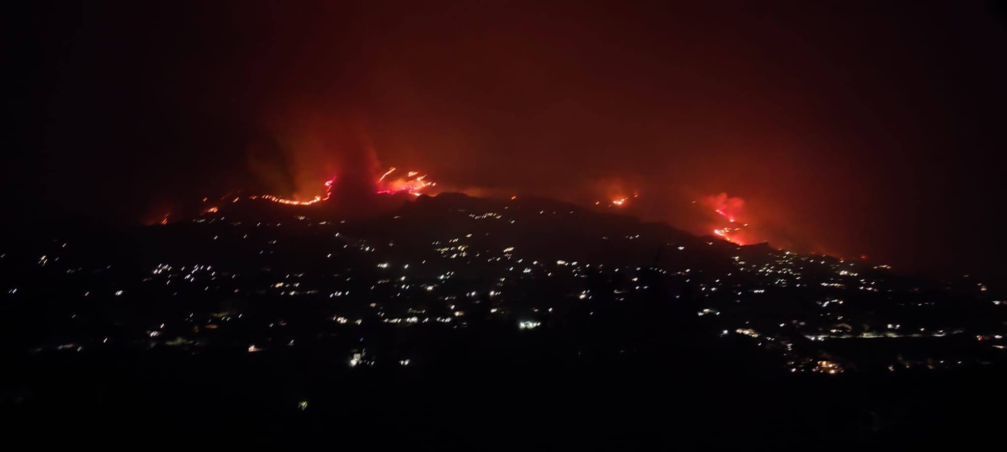 Nella notte in fiamme la Riserva dello Zingaro, 50 case evacuate