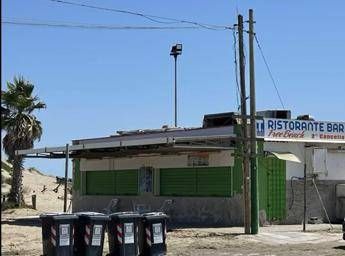 Ai Cancelli di Ostia chioschi e bagni ancora chiusi e zero bagnini