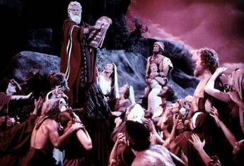All’asta un pezzo di storia del cinema, le tavole dei ‘Dieci Comandamenti’ di Cecil DeMille