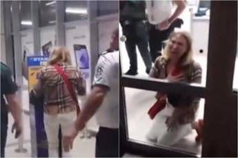 Bagaglio troppo grande, Ryanair non le permette di partire. E lei si dispera