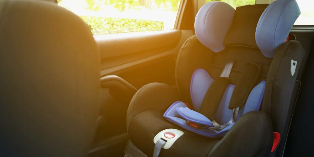 Bambino di 15 mesi muore in auto dopo che il padre s’è recato al lavoro dimenticando di lasciarlo in asilo nido