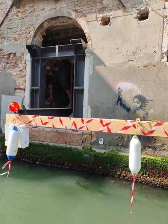 Banca Ifis salva ‘The Migrant Child’ di Banksy a Venezia