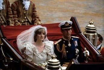 Carlo e Diana sposi 44 anni fa, ecco come la regina Elisabetta cercò di salvare la coppia