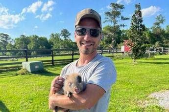 “Catene a mani e piedi, trattati come animali”: parla la zia di un italiano detenuto ad Alligator Alcatraz