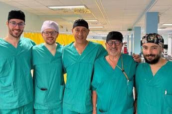 Chirurgia, a Padova protesi di astragalo in titanio ‘su misura’ alle caviglie