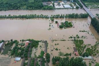 Cina, piogge e inondazioni nella regione di Pechino: 34 morti e 80mila evacuati