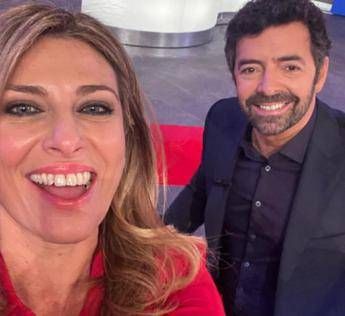 Claudia Adamo è morta, la meteorologa Rai aveva 51 anni. Alberto Matano: “Era una ragazza speciale”