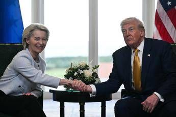 Dazi, accordo Trump-von der Leyen: “Tariffe al 15% per Ue”