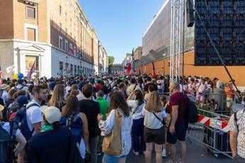 Giubileo giovani, in 70mila da tutta Italia in piazza S. Pietro: stasera preghiera con Zuppi