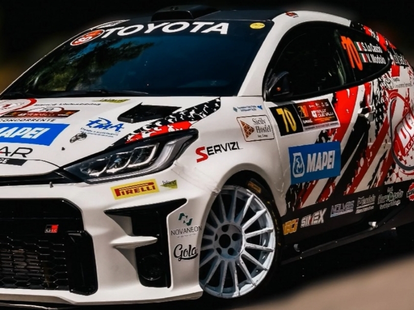 Rally del Casentino, il pilota nisseno Lo Cascio navigato da Daiana Darderi sulle curve delle colline dell’Aretino