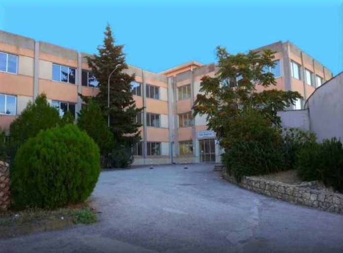 Mussomeli, mamma di un’alunna dell’Hodierna scrive al sindaco: “Infiltrazioni d’acqua nell’istituto e  tutto tace”