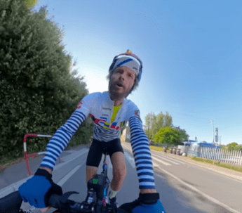 Jovanotti in bici (dopo l’incidente) da Cortona al Friuli: 770 km verso il ‘bike concert’
