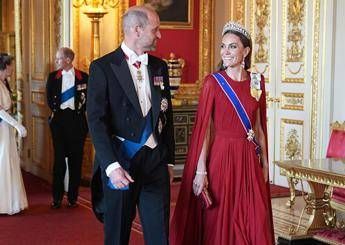Kate accanto a Macron, ritorno al banchetto di Stato dopo due anni