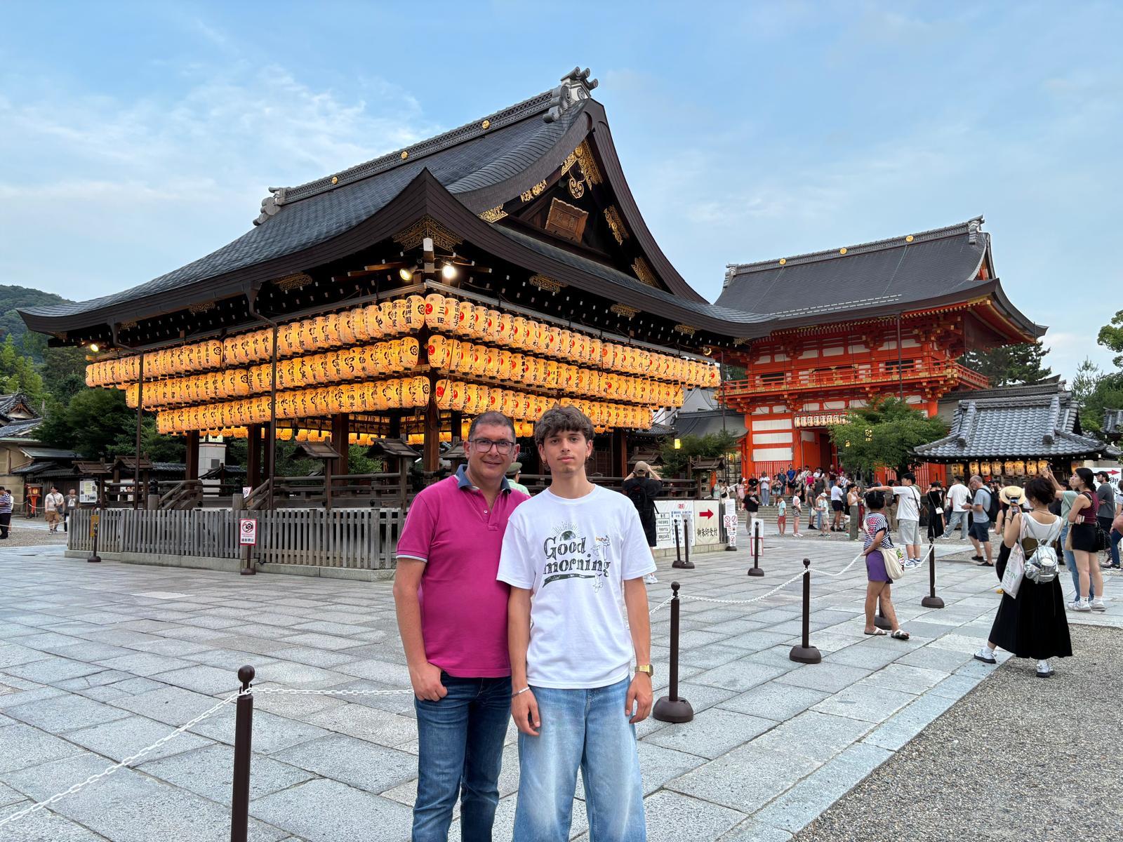 I mussomelesi Luca e Giorgio Messina volano in Giappone e a Tokio visitano la cripta del gesuita P. Vincenzo Barba