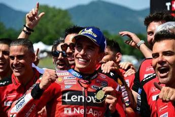 MotoGp, Marquez vince la Sprint davanti a Bezzecchi. Delude Bagnaia
