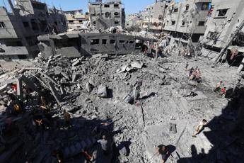 Nuovi raid a Gaza: “Almeno 35 morti”. Fonti: “Israele non ha ancora deciso sulla tregua”