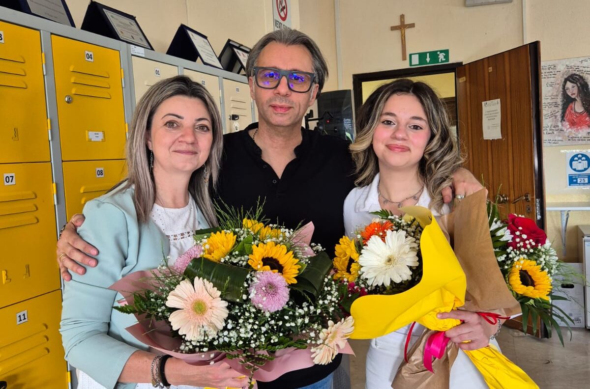 Caltanissetta. Doppio traguardo raggiunto all’IISS Luigi Russo: mamma e figlia si diplomano insieme in Biotecnologico Sanitario
