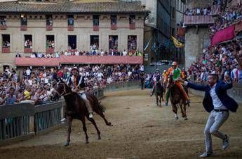 Palio di Siena oggi 2 luglio, contrade al via e come vederlo in tv