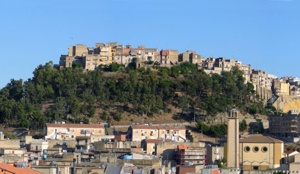 Butera. Istituito il Beach Bus per consentire lo spostamento dei turisti dalla zona balneare al centro storico