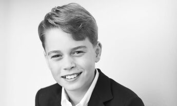 Principe George compie 12 anni, la foto ufficiale e la dedica di Kate e William