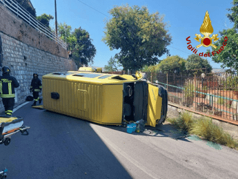 Sicilia, pulmino con 21 bambini si ribalta, quattro feriti