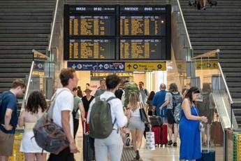 Sciopero, anche oggi stop dei treni: orari, fasce garantite e rimborsi