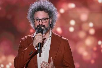 Simone Cristicchi ha la paralisi di Bell, annullato il concerto in Valle D’Aosta