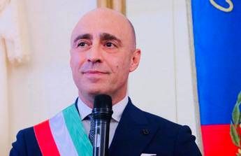 Tensioni su accordo programma ex Ilva, si dimette il sindaco di Taranto Piero Bitetti