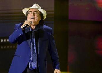 Tenta di salire sul palco durante il concerto di Al Bano, fermata dalla sicurezza