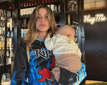 Ultimo, il figlio Enea compie 8 mesi. La dedica di Jacqueline: “Amo essere la tua mamma”