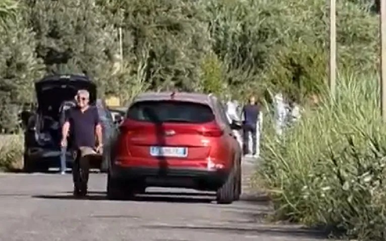 Nel Messinese ritrovato il cadavere di un uomo dentro un sacco di plastica: sarebbe stato ucciso con tre colpi di pistola