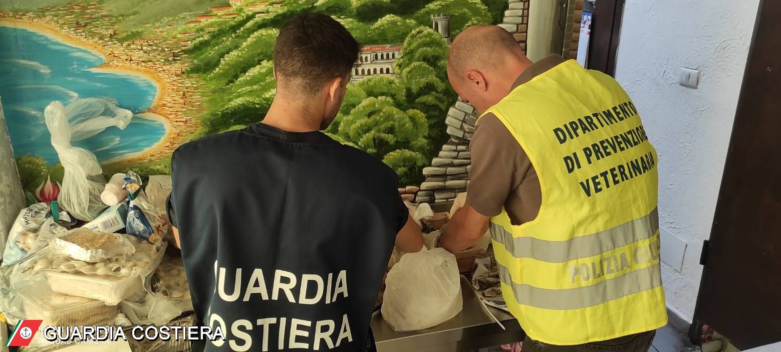 Sequestrati dalla Guardia costiera di Catania oltre 270 chili di alimenti mal conservati