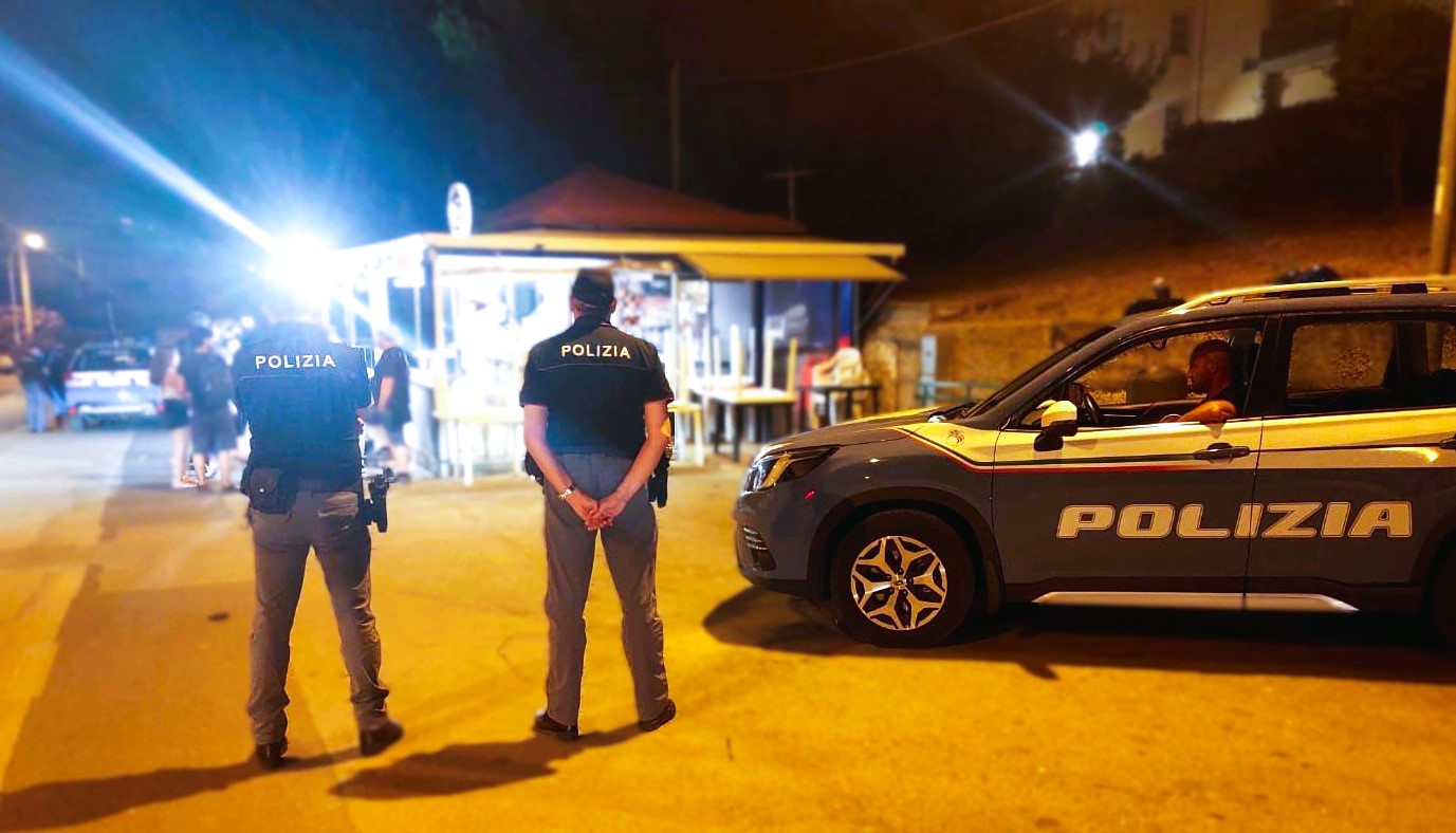 Caltanissetta. Controllate dalla Polizia sei attività commerciali, sanzionati 3 titolari per occupazione abusiva del suolo pubblico