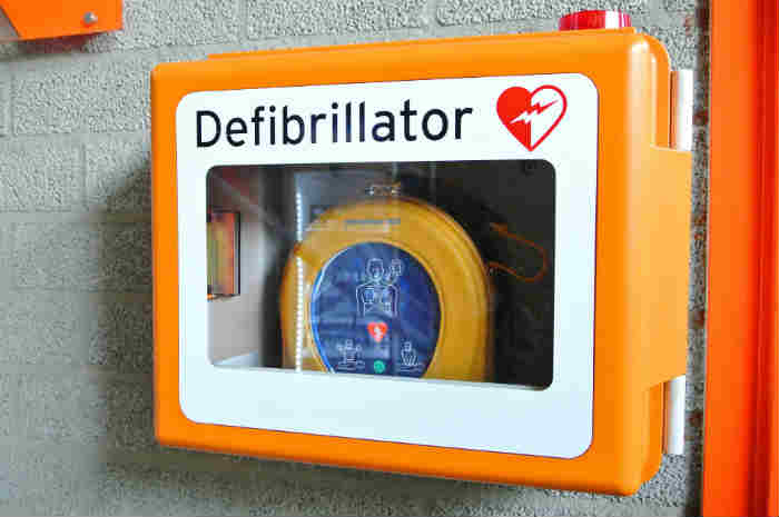 Defibrillatori. Pubblicato l’avviso per consentire alle società sportive di ottenere contributi fino a 500 euro per l’acquisto