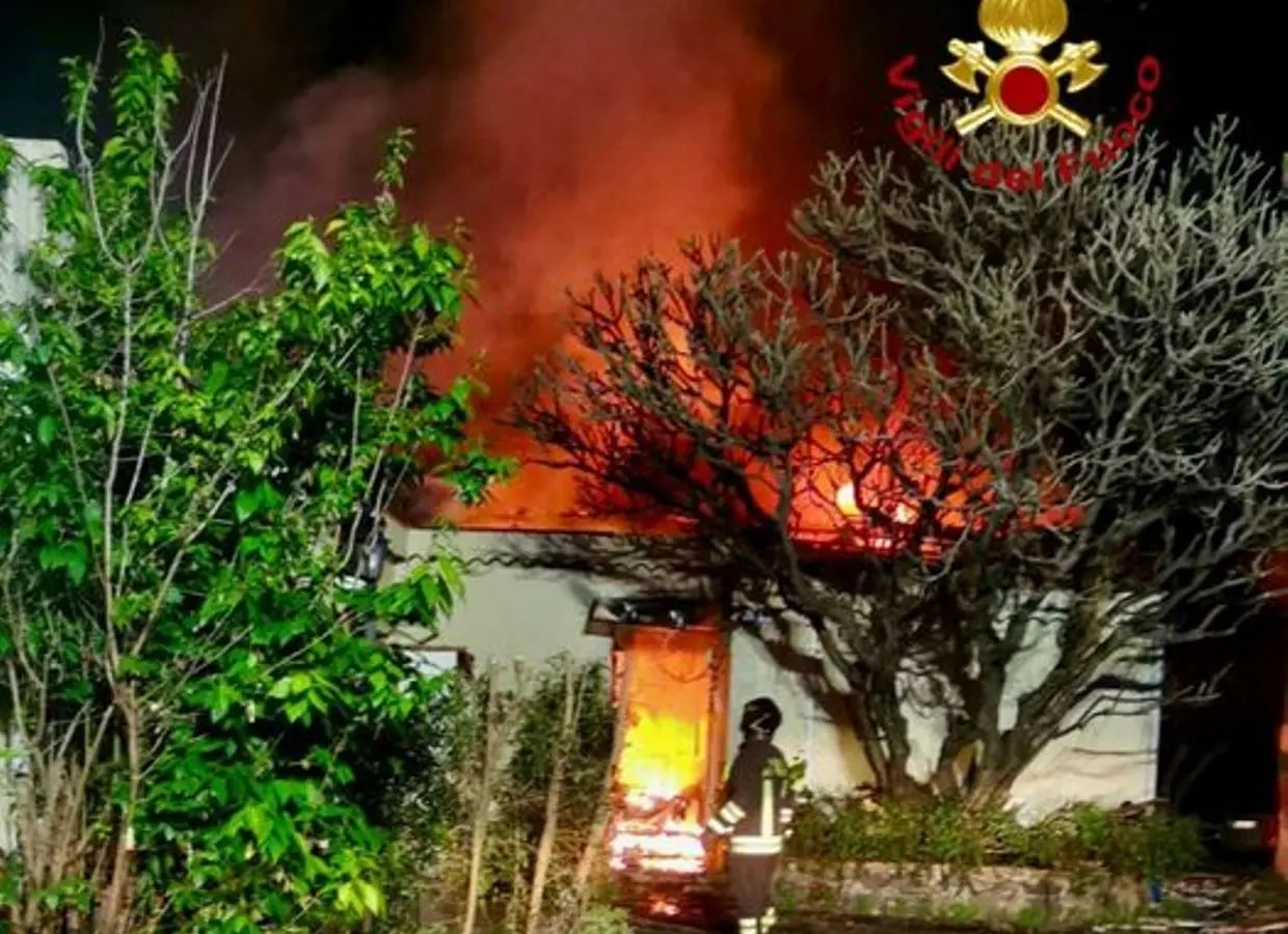 Incendi nel Catanese: minacciate diverse abitazioni, non ci sono feriti