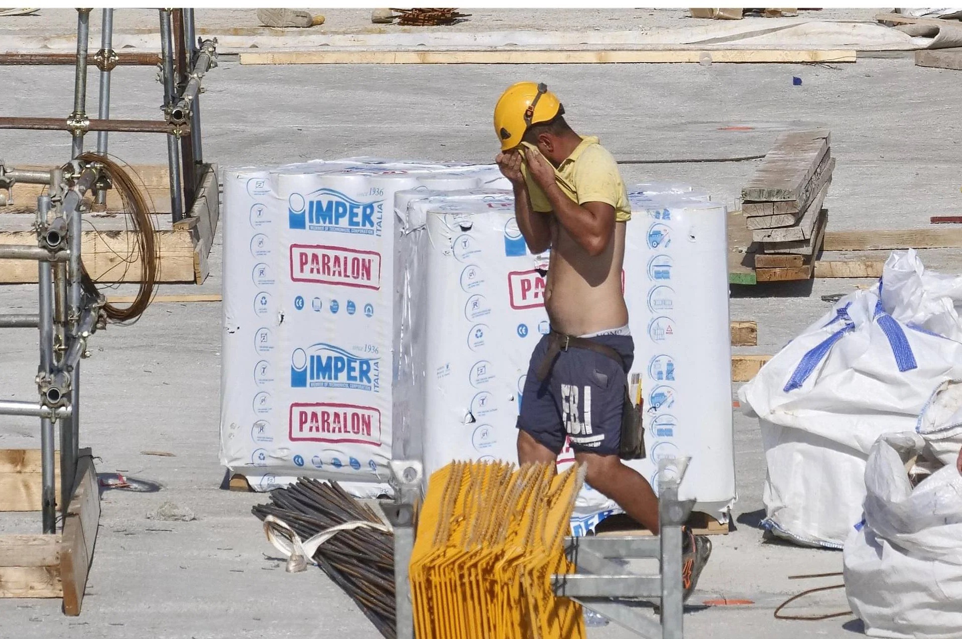 Caldo, il Codacons: “L’ordinanza regionale va rispettata; subito controlli nei cantieri; non si può lavorare sotto sole cocente”