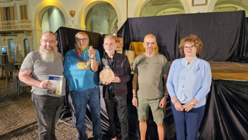 Il sindaco di Impruneta consegna al presidente della sezione Anpi di Caltanissetta la piastrina militare del soldato nisseno Angelo Cammarata