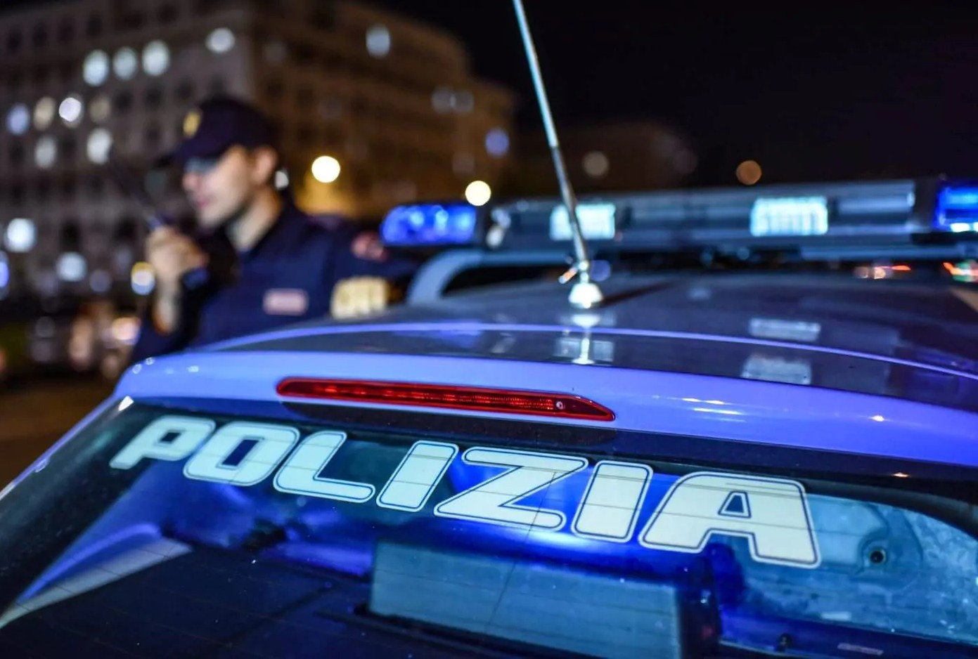 Pratica rito satanico e gli prende fuoco l’abitazione: denunciato dalla Polizia