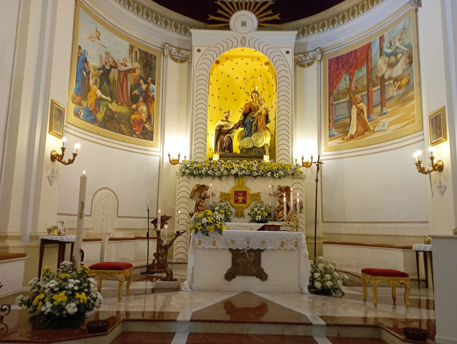 Mussomeli,  carmelitani in festa, messa all’aperto e confrati in processione col simulacro Madonna