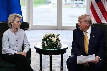 von der Leyen e la ‘tattica dell’opossum’ con Trump: gesti e sguardi, l’analisi