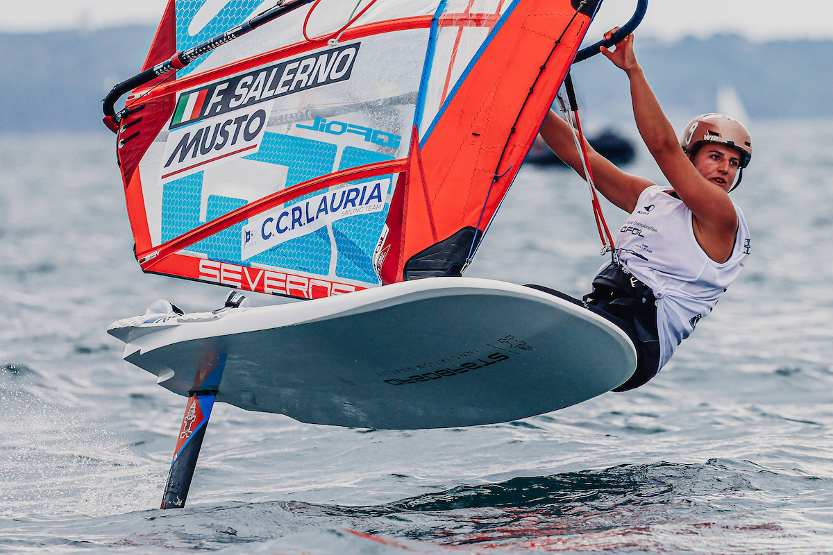 La surfista palermitana Francesca Salerno argento al Mondiale junior IQFoil