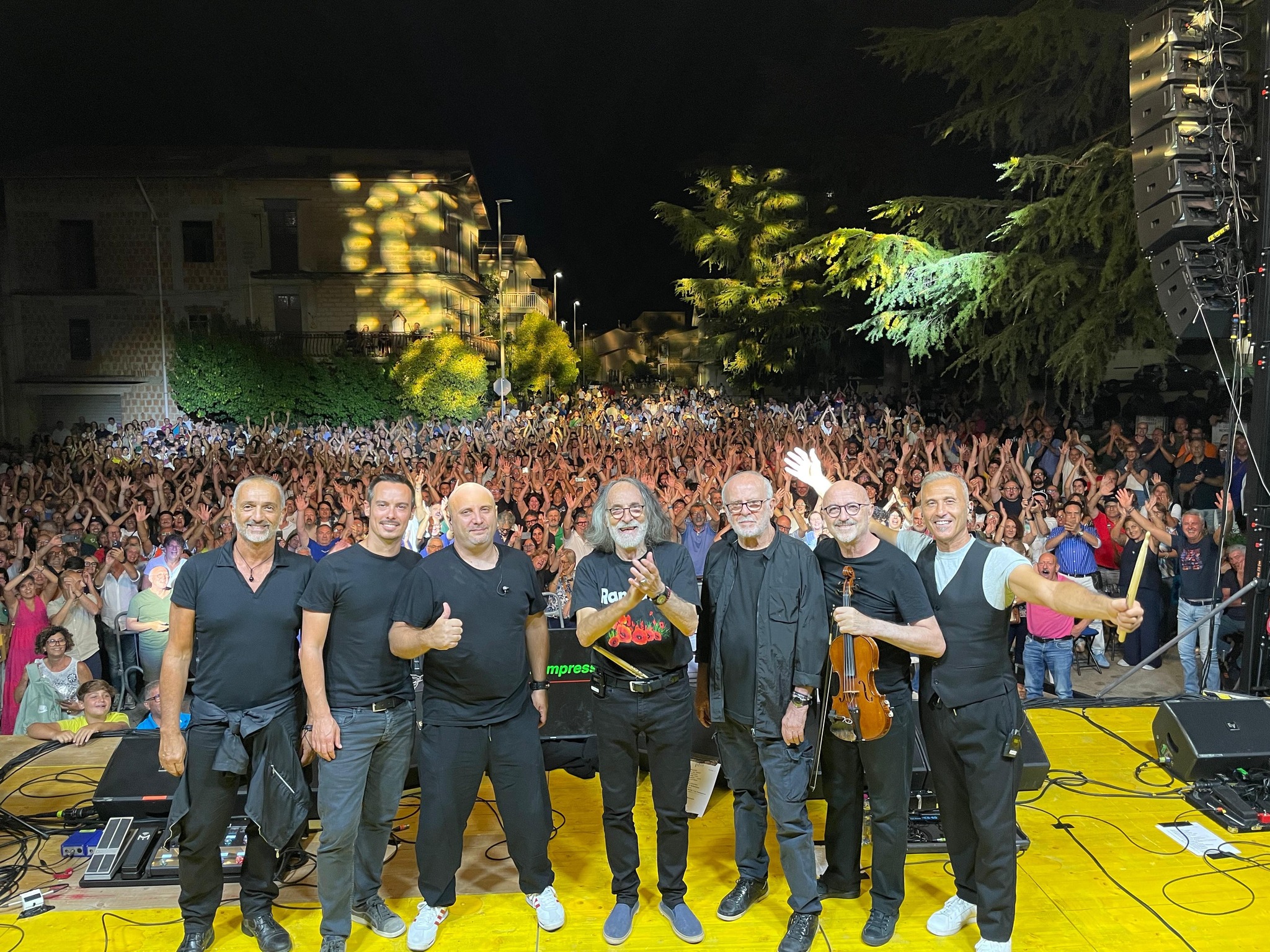 A Milena con la Premiata Forneria Marconi pubblico delle grandi occasioni tra emozioni, ricordi e musica